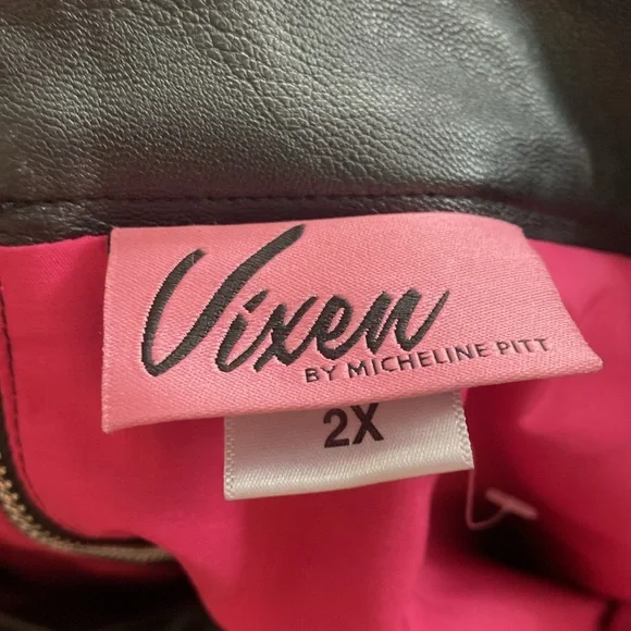 BAD GIRL CIRCLE SKIRT IN VEGAN LEATHER - VIXEN BY MICHELINE PITT - Picture 6 of 9